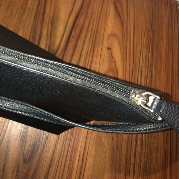 Guess Handbag - Picture 6 of 6